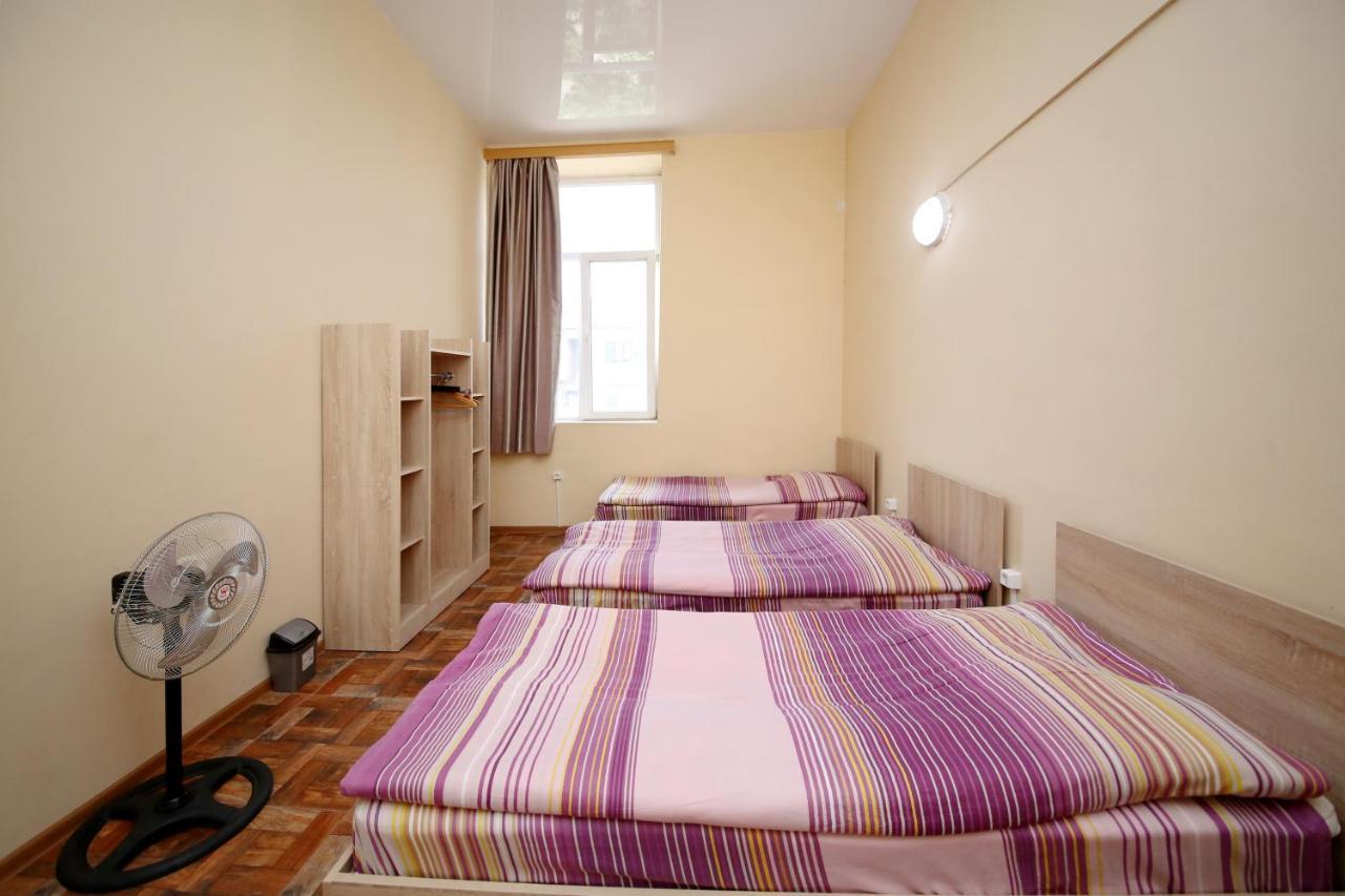 Hostel Mandaria Kutaisi Exterior photo